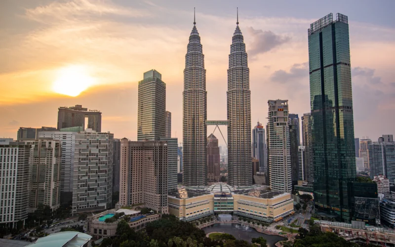 मलेसियामा कागजातविहीन विदेशी श्रमिकविरुद्ध कडा अभियान, सेलायाङ बारुबाट नेपालीसहित ८४३ जना पक्राउ