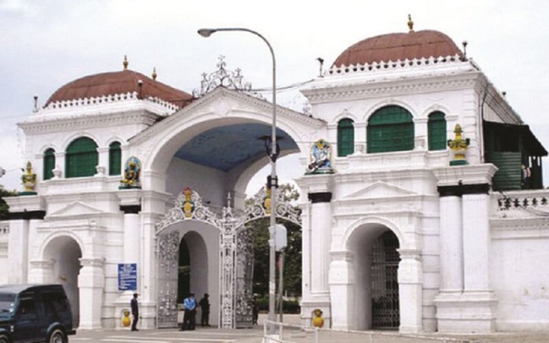 सिंहदरवार प्रवेशमा ‘अघोषित’ कडाइ: पुराना पास खोस्दै प्रहरी, मन्त्रालयहरू नै बेखबर