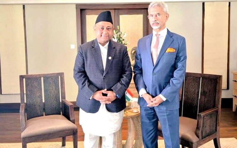 भारत भ्रमणमा निस्किए परराष्ट्रमन्त्री खनाल, ‘उठेका सबै विषयमा संवाद हुन्छ’