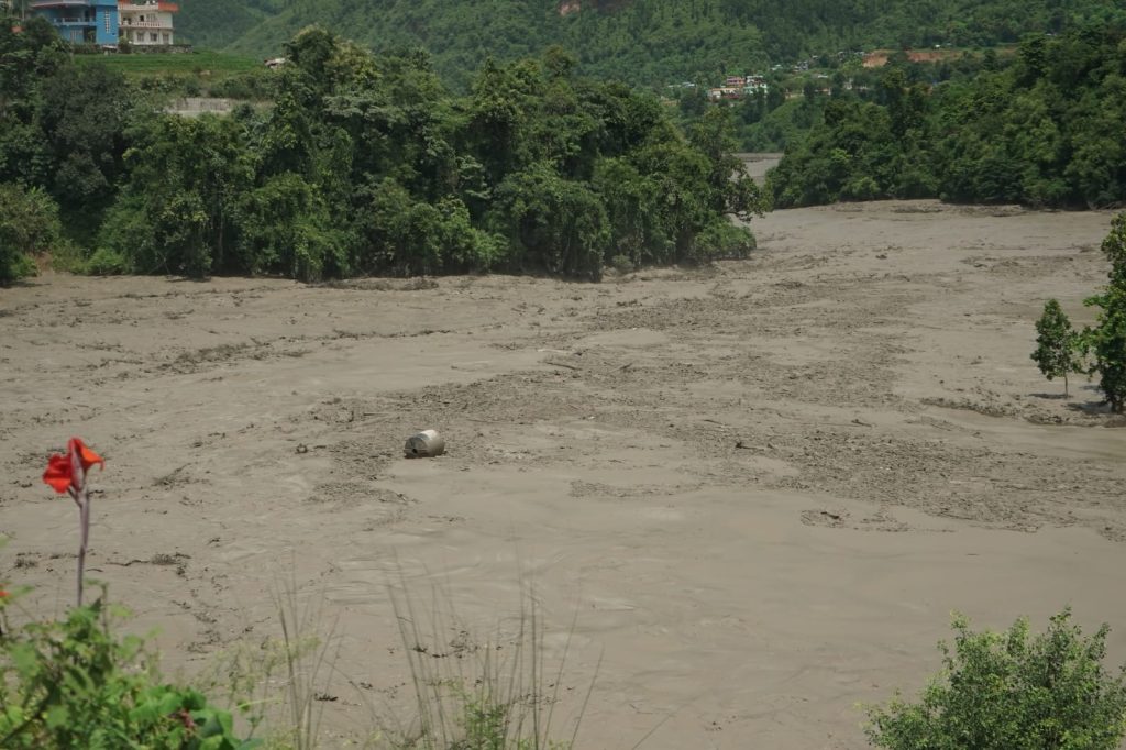 रसुवा बाढीको असर धादिङसम्म, ६ जनाको शव फेला