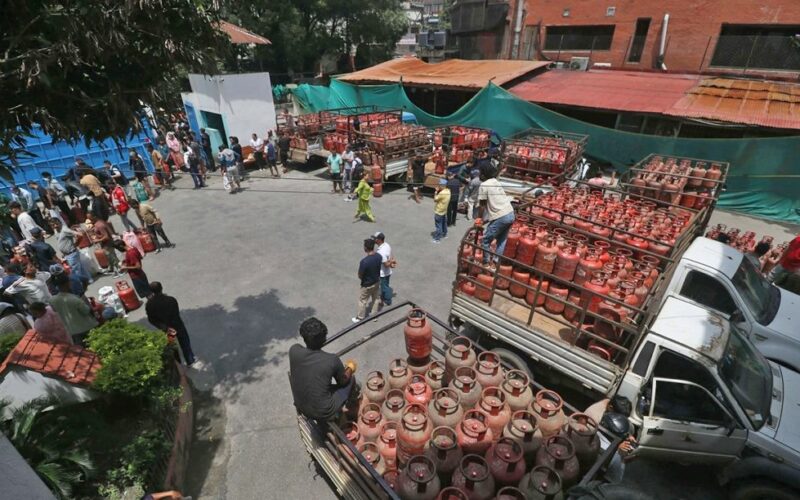 सडक अवरोधबीच काठमाडौंमा ग्यास आपूर्ति निरन्तर