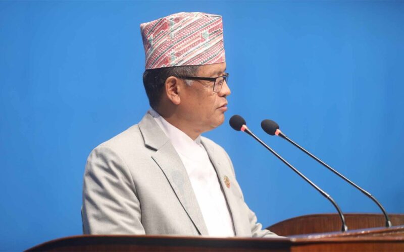 सांसद धनराज गुरुङको पाँच सय र एक हजार रुपैयाँका नोट प्रतिबन्ध लगाउन माग