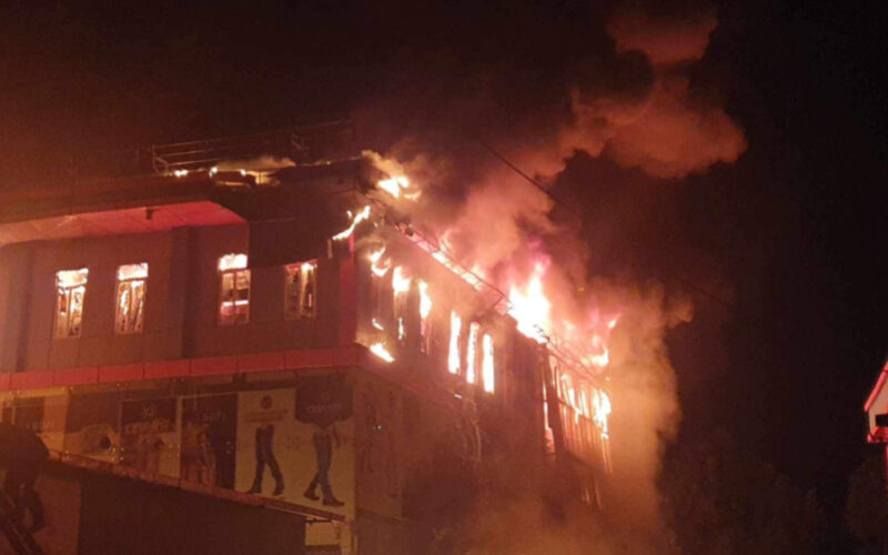 डेल्टा कम्प्लेक्समा बिहीबार साँझ भएको आगलागीबाट ५० करोड बढीको क्षति