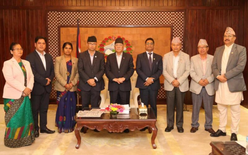 एमालेबाट सरकारमा सहभागी मन्त्रीहरुले प्रधानमन्त्री पुष्पकमल दाहाललाई बुझाए राजीनामा