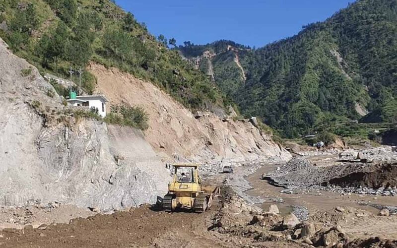 बाढीपहिराबाट क्षतिग्रस्त विपी राजमार्ग पुनःनिर्माणका लागि जाइकाको प्राविधिक टोलीले गर्‍यो स्थलगत अवलोकन