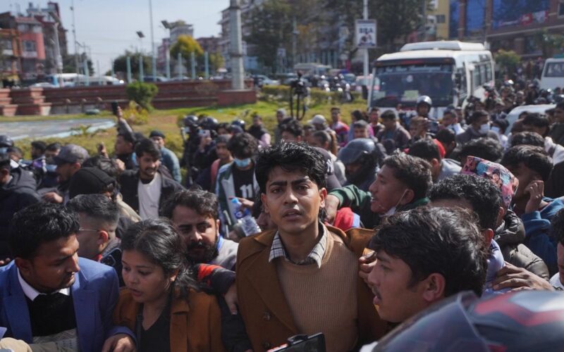 सरकारविरुद्ध माइतीघरमा प्रदर्शन, सर्वपक्षीय सरकार गठनको माग