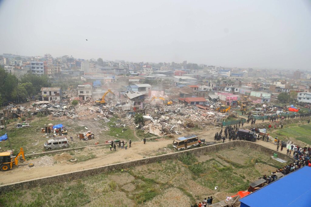 शनिबारदेखि सुरु बस्ती हटाउने काम सोमबार पनि जारी