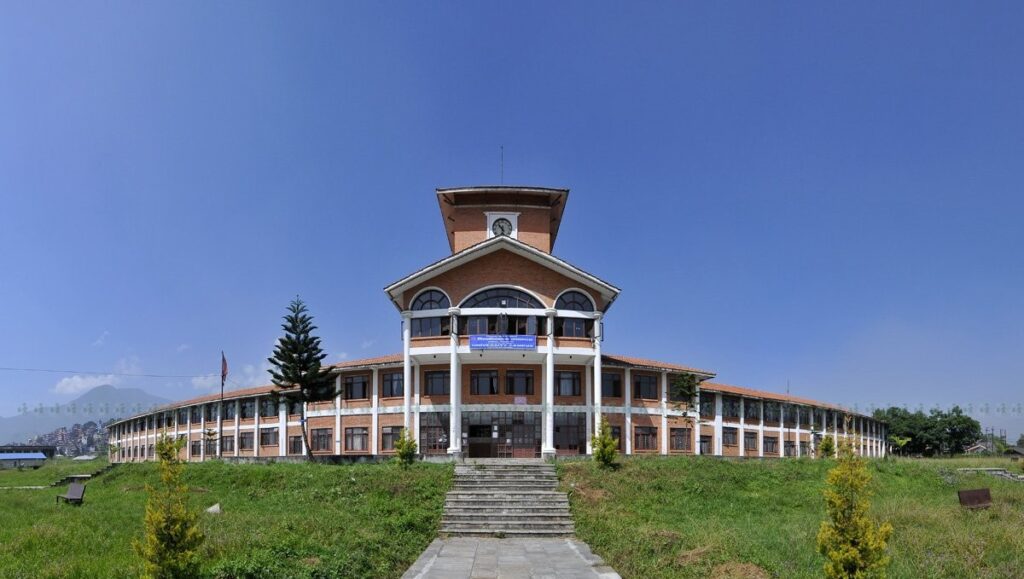 प्रशासन सुधारका नाममा ठूलो संख्यामा पदमुक्त