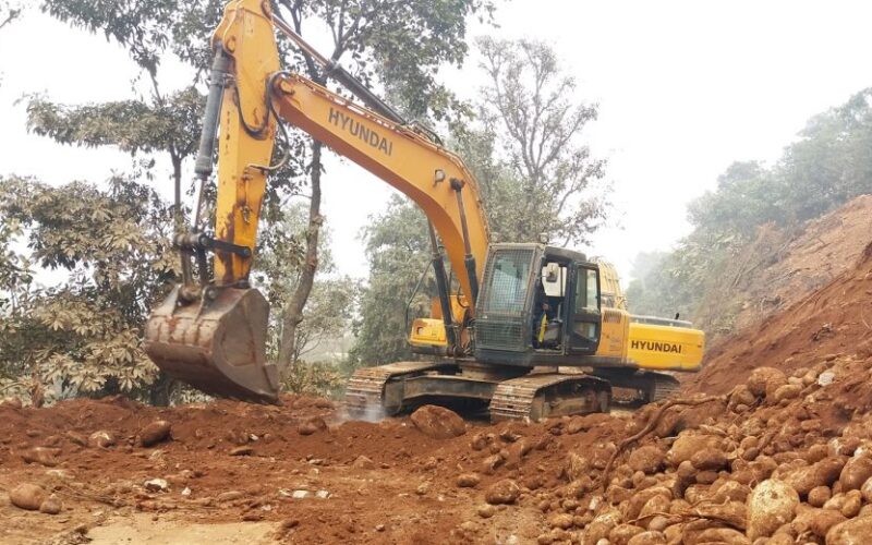 वर्षा र पहिरोले देशका विभिन्न राजमार्ग प्रभावित