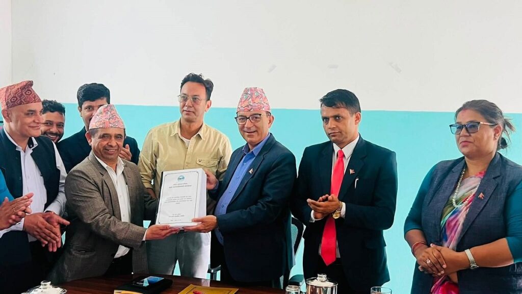 बसपार्क क्षेत्रमा बस्दै आएका २३३ परिवारको नाममा अन्यत्र जग्गा रहेको प्रतिवेदन