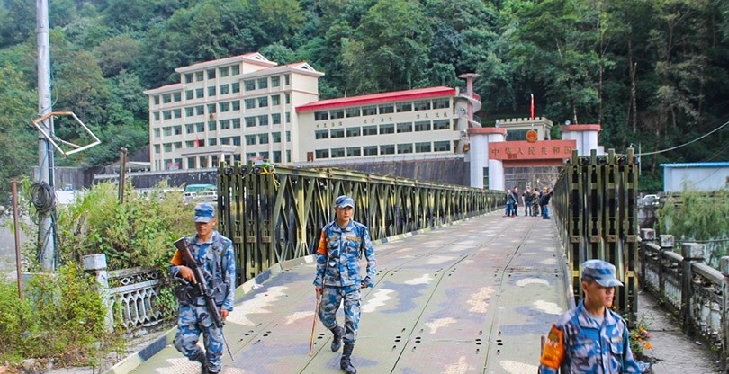 तातोपानी भन्सार क्षेत्रमा पहिरो